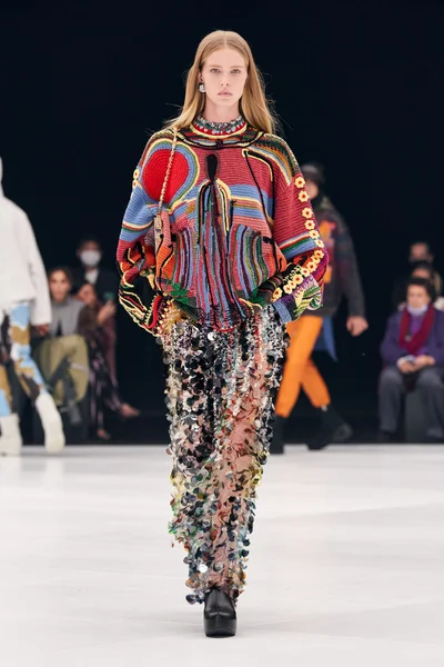 Look 48